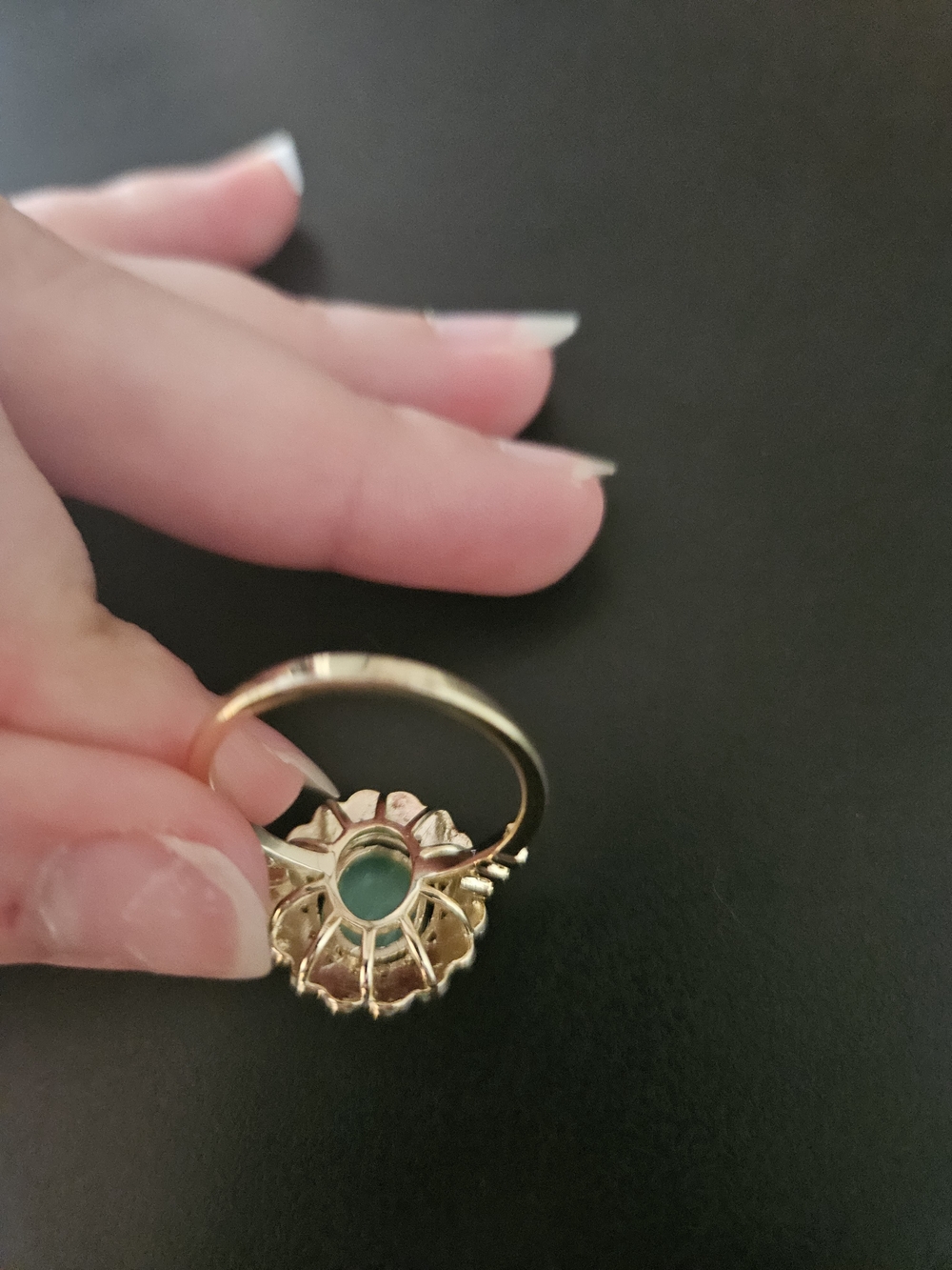 Source Unknown Gold-Tone Ring with Green Ova Faux Stone Size 8 - Picture 3 of 9